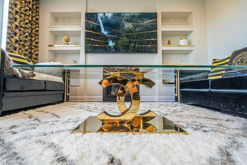 Villa King Beds, Jacuzzi, 18mins D-town & 7mins Airport