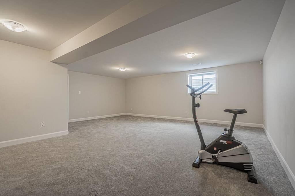 King Beds, Jacuzzi, 18mins D-town & 7mins Airport