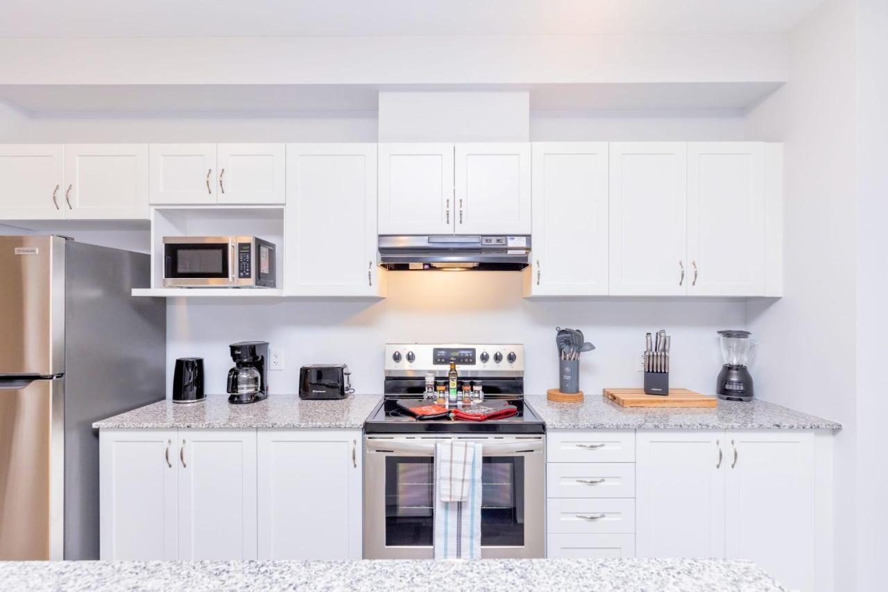 Near Dt - Contemporary 3br Townhouse *