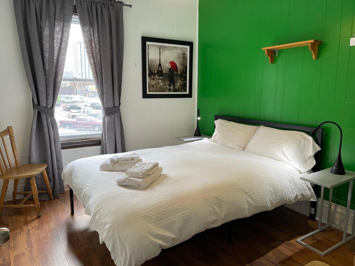 Barefoot Hostel *