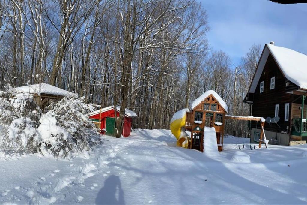 Holiday home Cozy 4-bedroom Haven For Relaxing Getaways *