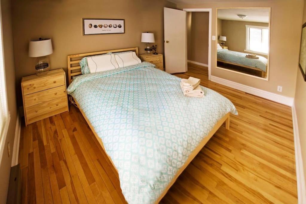 Cozy 4-bedroom Haven For Relaxing Getaways Holiday home Ottawa