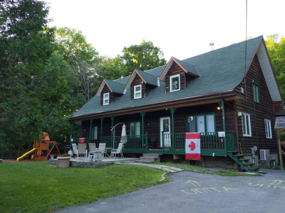 Holiday home Cozy 4-bedroom Haven For Relaxing Getaways *