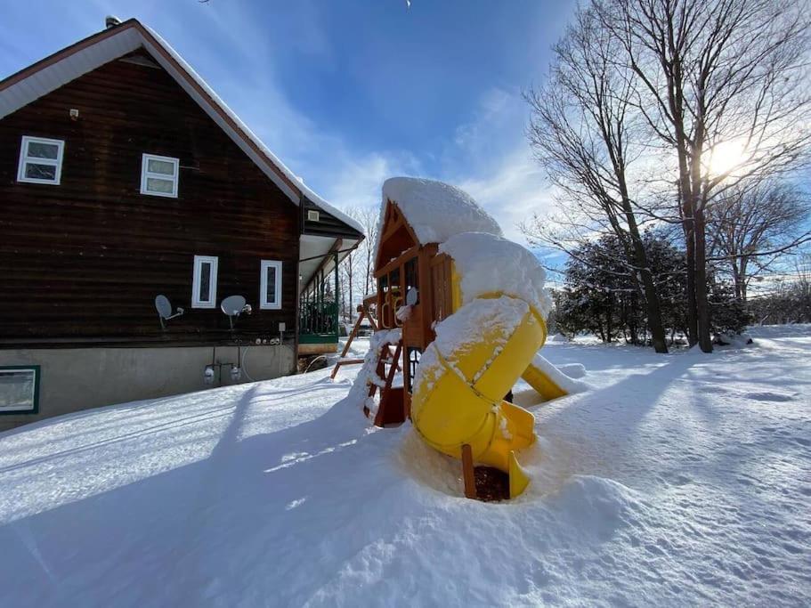 Cozy 4-bedroom Haven For Relaxing Getaways * Ottawa