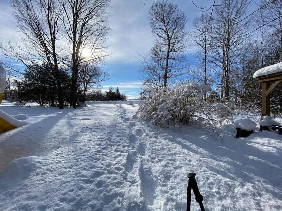 Cozy 4-bedroom Haven For Relaxing Getaways Holiday home Ottawa