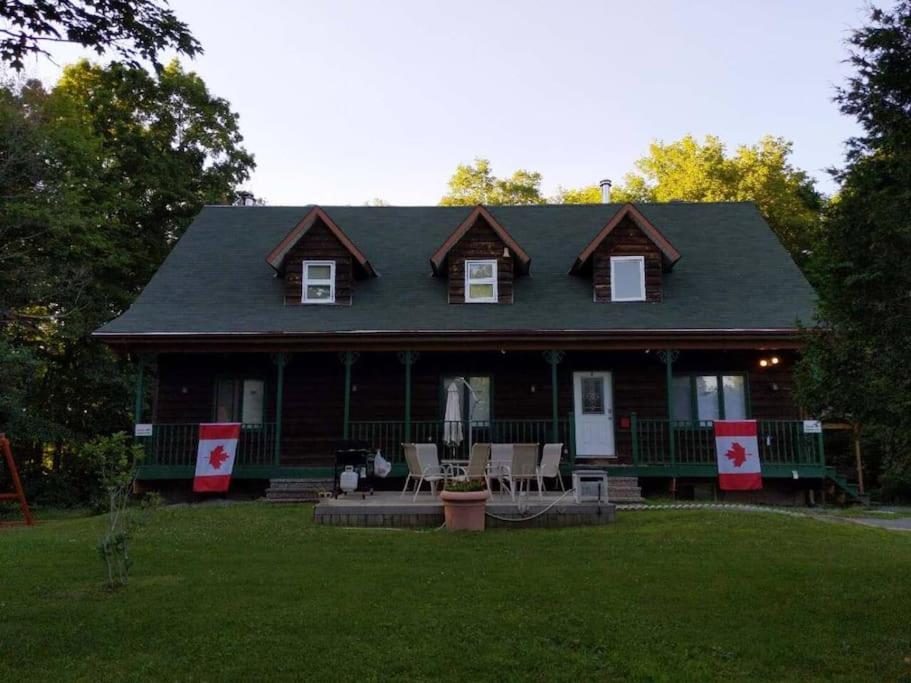 Cozy 4-bedroom Haven For Relaxing Getaways *