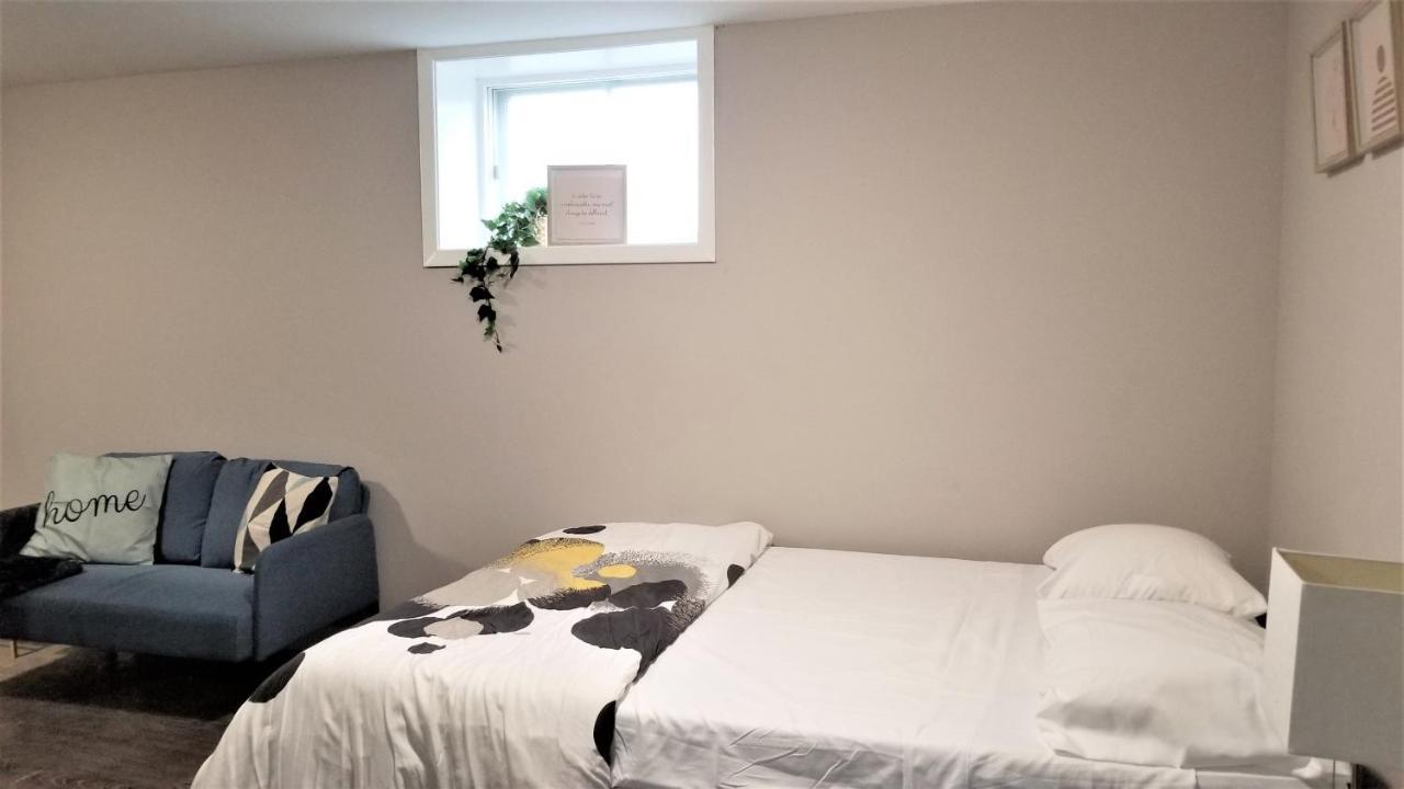 Charming Studio With Parking, Netflix, Full Kitchen - Close To Algonquin College *