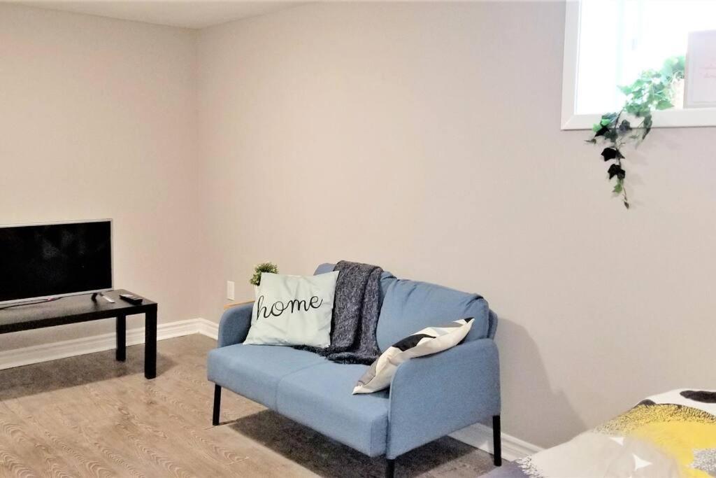 Charming Studio With Parking, Netflix, Full Kitchen - Close To Algonquin College * Ottawa