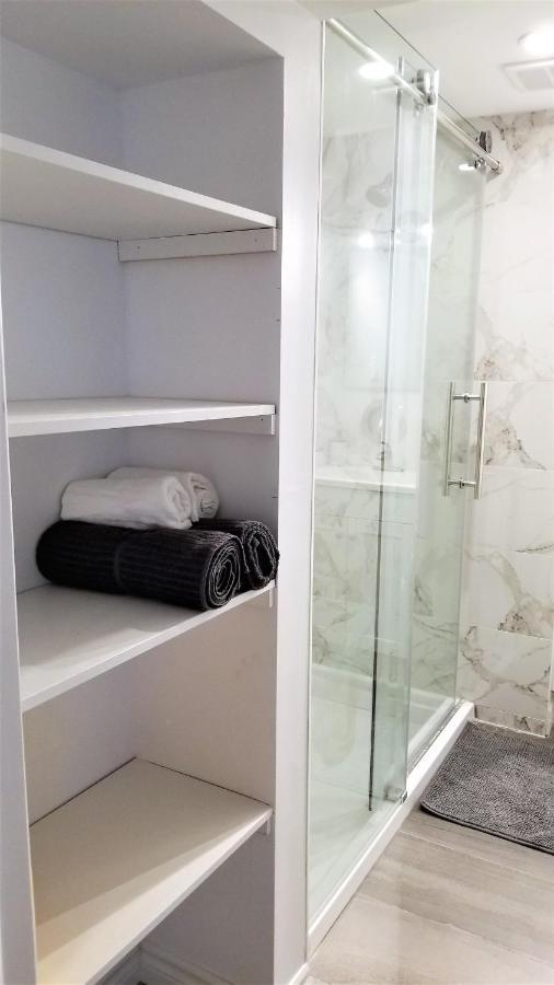 Charming Studio With Parking, Netflix, Full Kitchen - Close To Algonquin College Apartment Ottawa