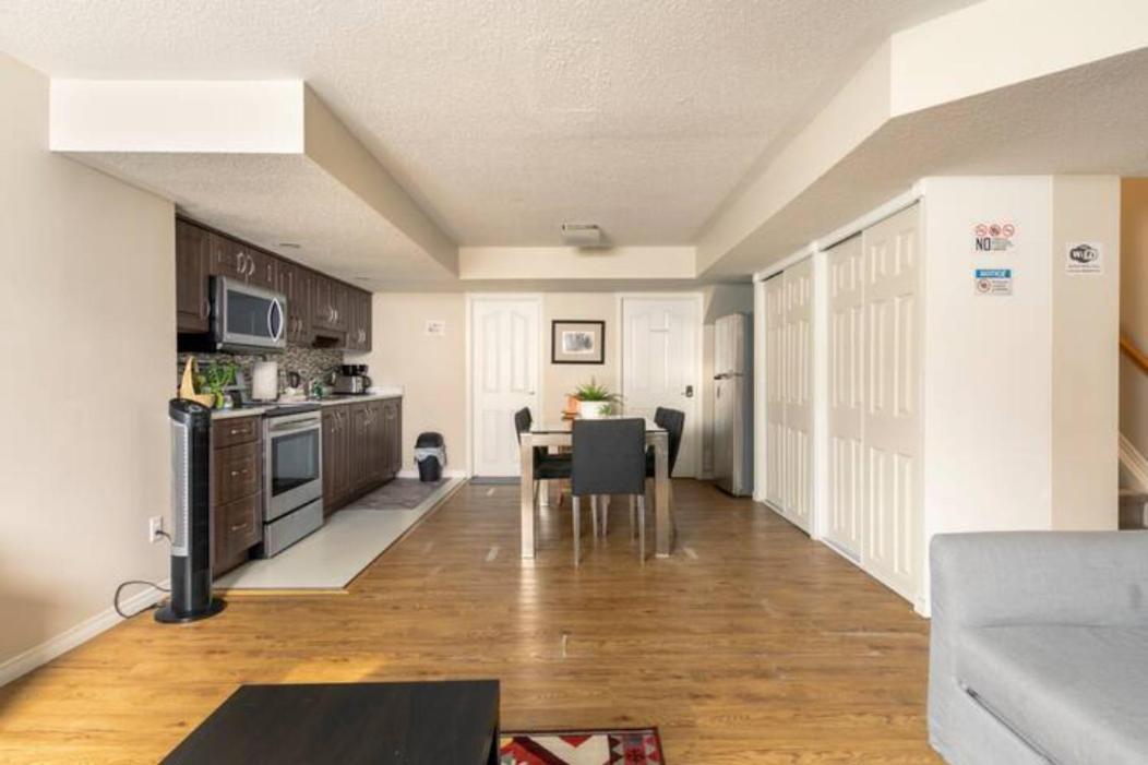 Self Check-in Spacious With Full Kitchen Ottawa