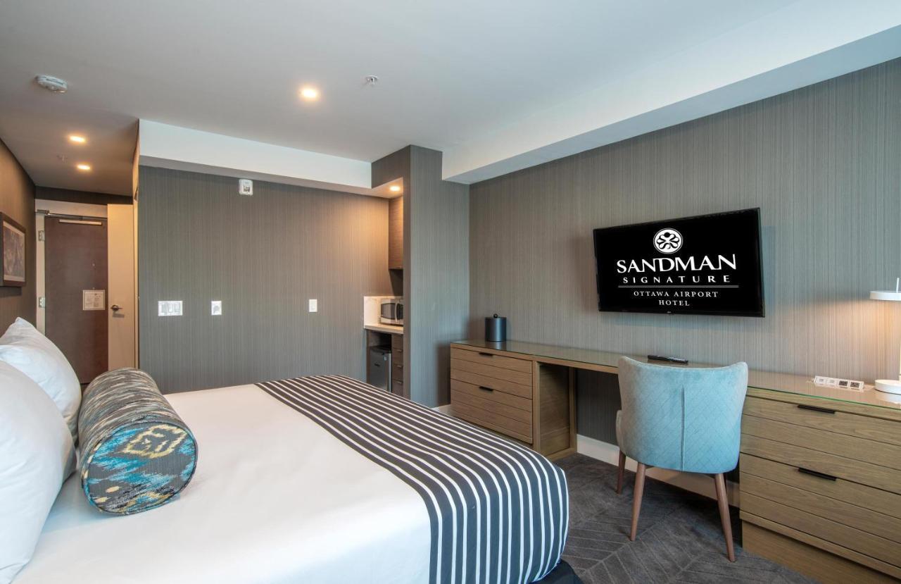 Hotel Sandman Signature Airport 4*