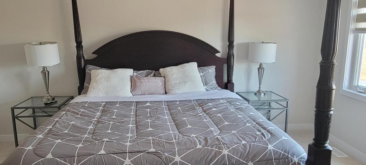 Joe & Aby's Luxury Getaway - 4 Bedrooms With 2 King & 2 Queen Beds Villa *