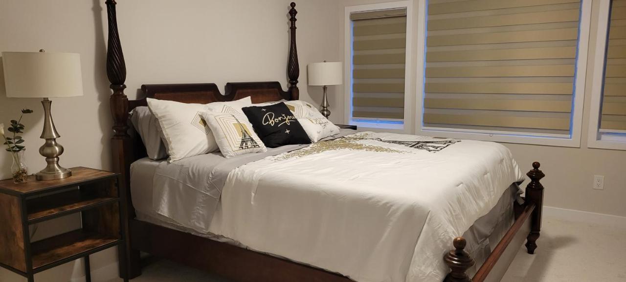 Joe & Aby's Luxury Getaway - 4 Bedrooms With 2 King & 2 Queen Beds Villa *