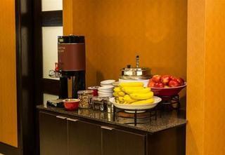 By Marriott Airport Hotel Ottawa