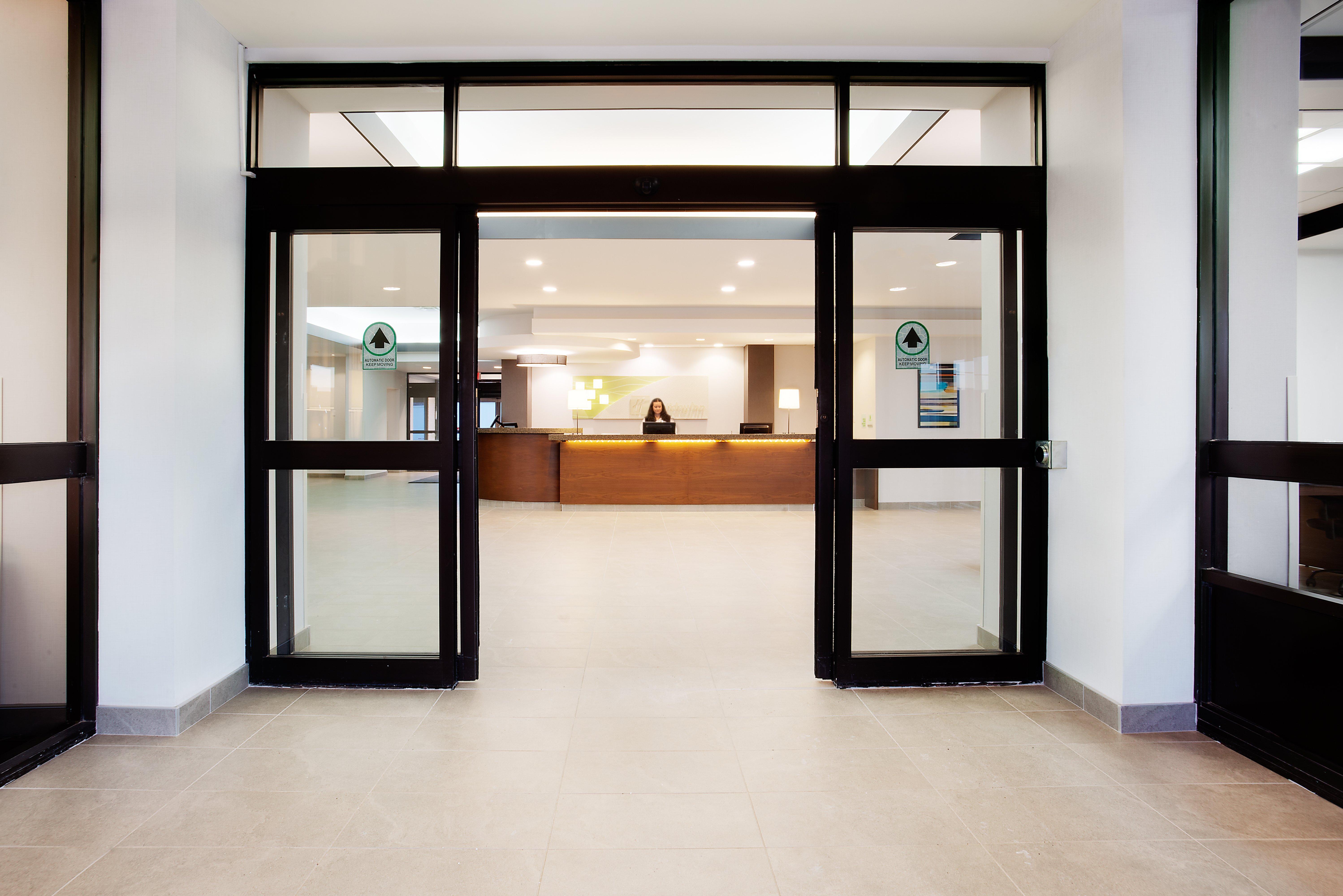 Hotel East By Ihg Ottawa