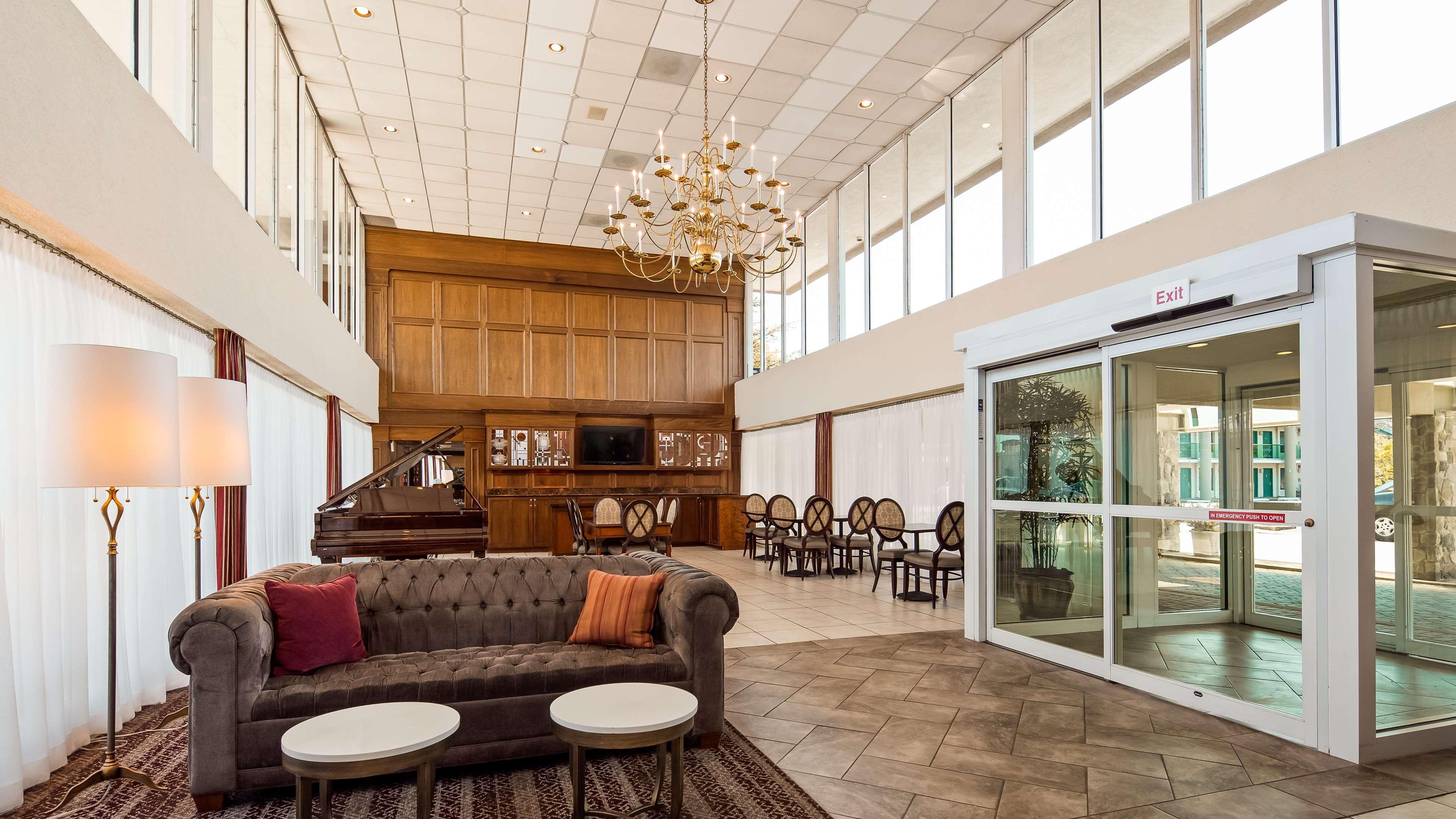 Hotel Western Kanata And Conference Centre 3*