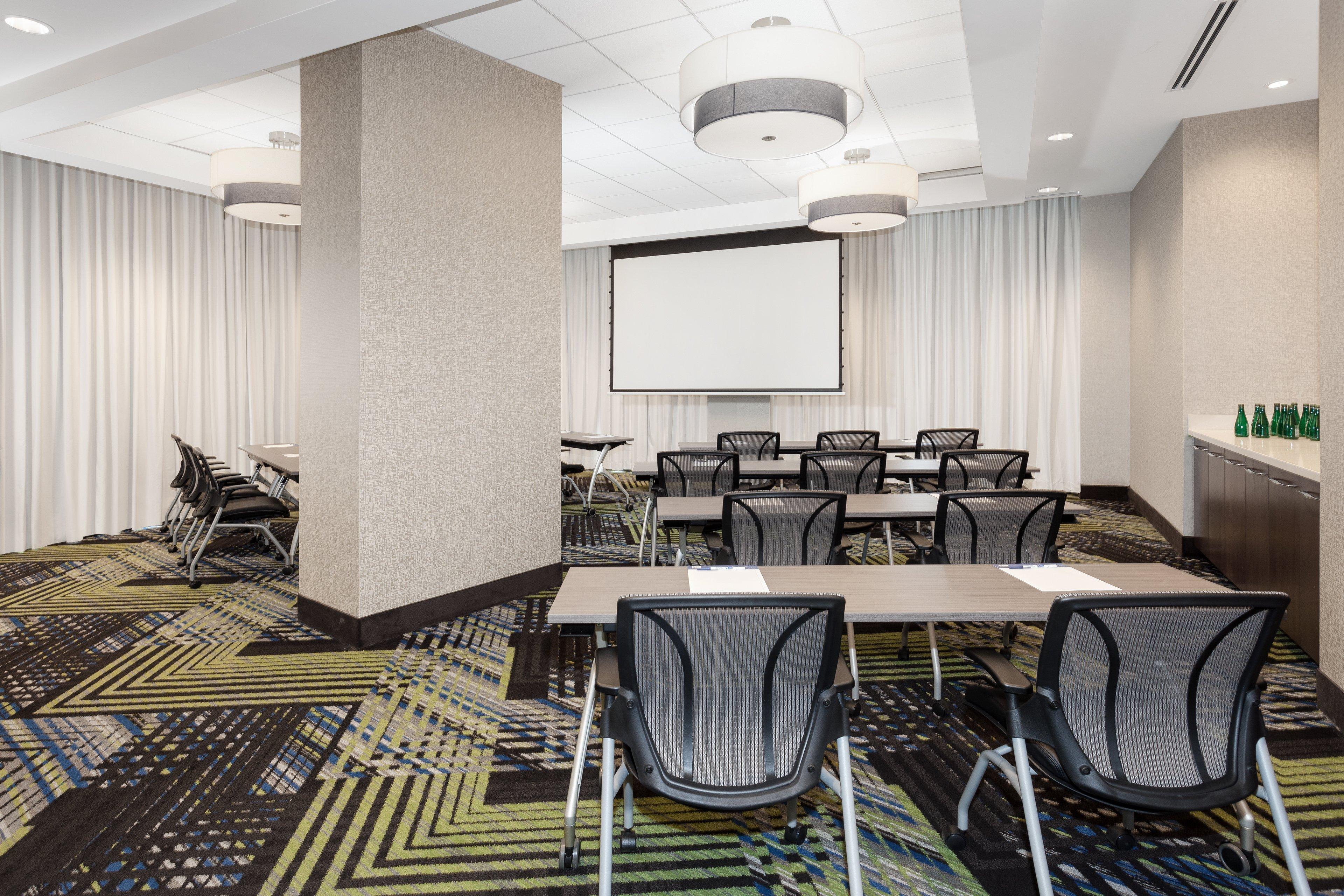 Express & Downtown East By Ihg Hotel