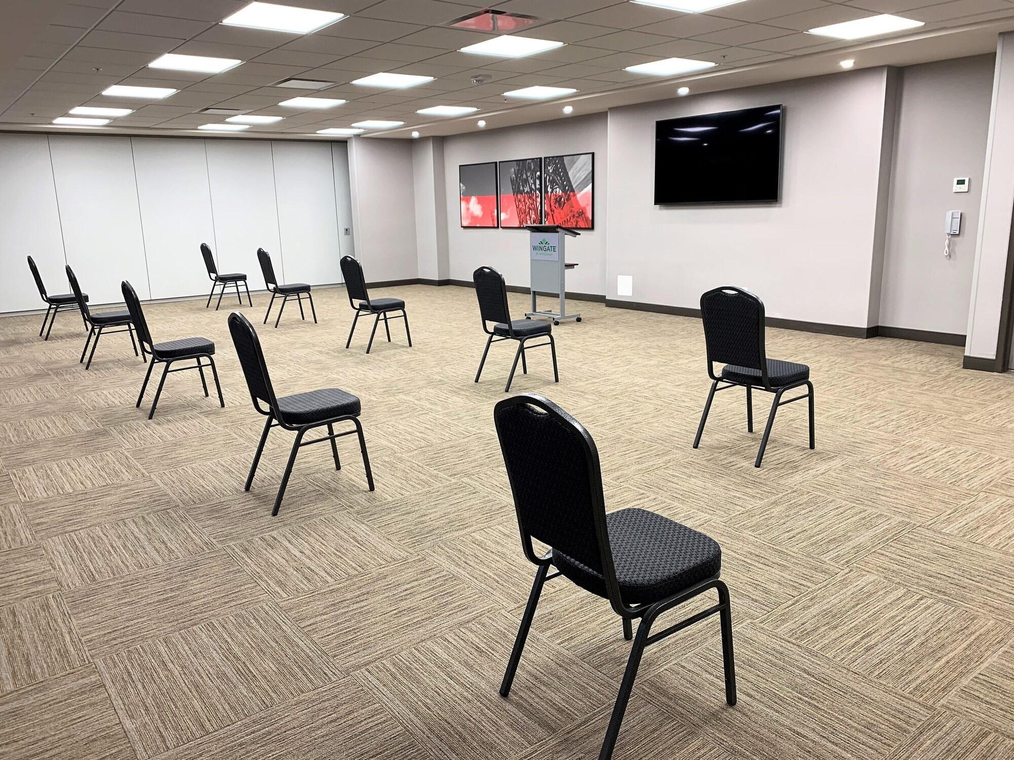 Wingate By Wyndham Kanata West 3*