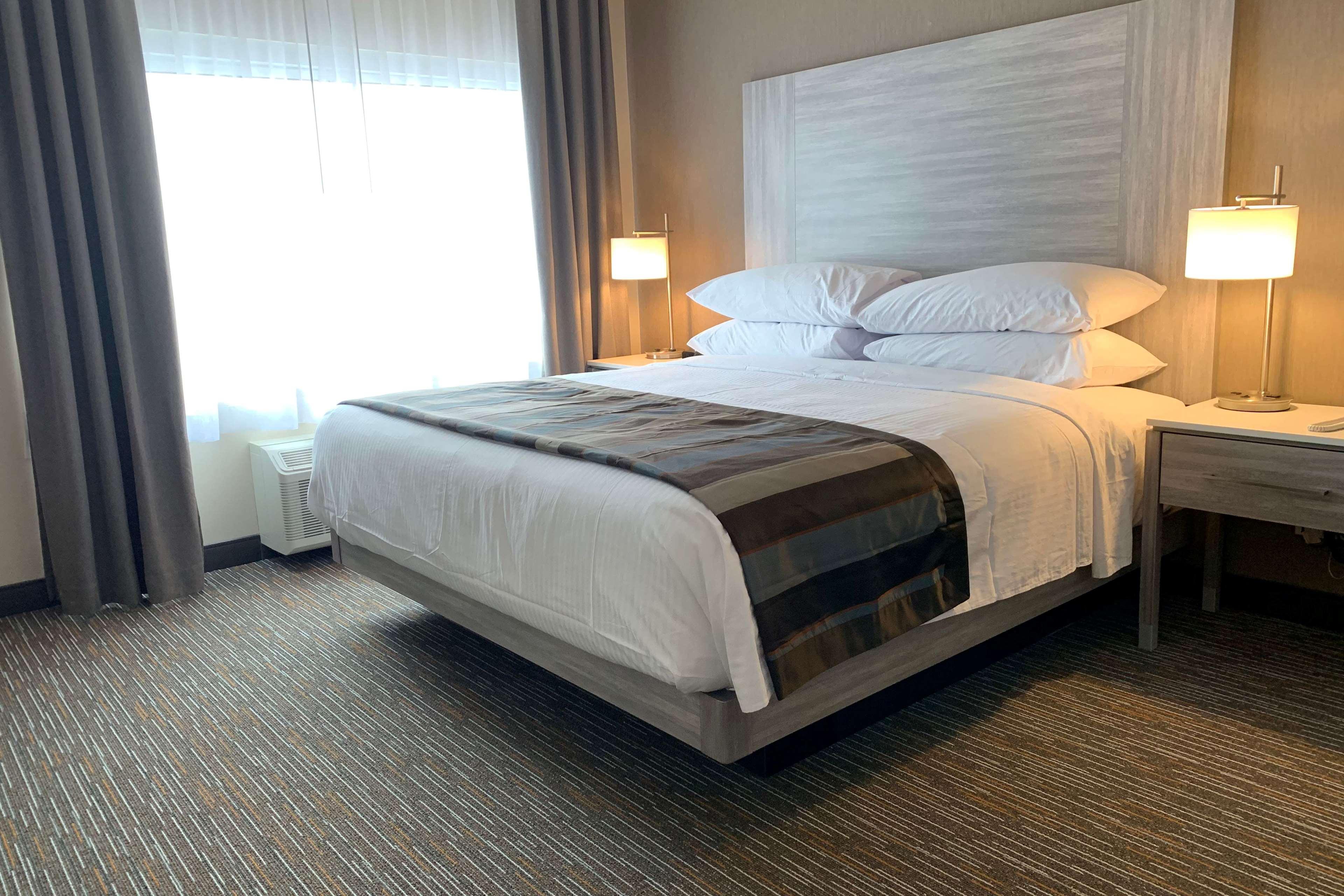 Wingate By Wyndham Kanata West 3*