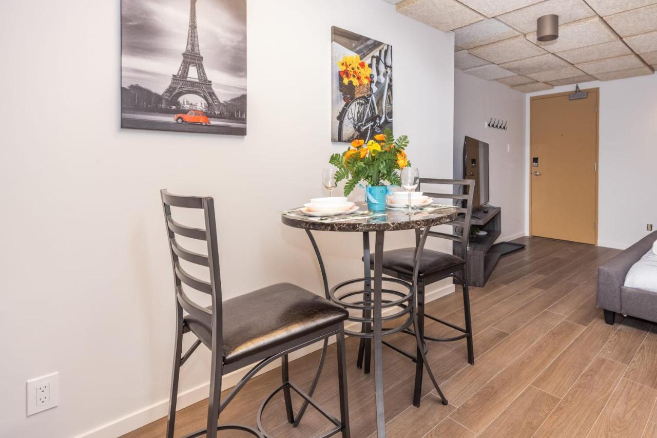 Modern Apartment- King Bed - Near Little Italy *