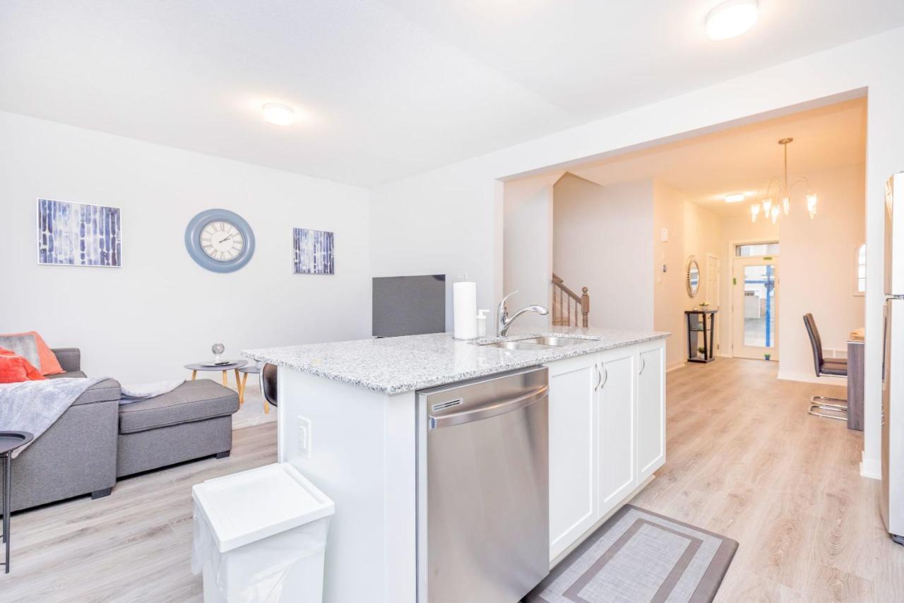 Holiday home Modern 3br Townhouse In Stittsville Ottawa