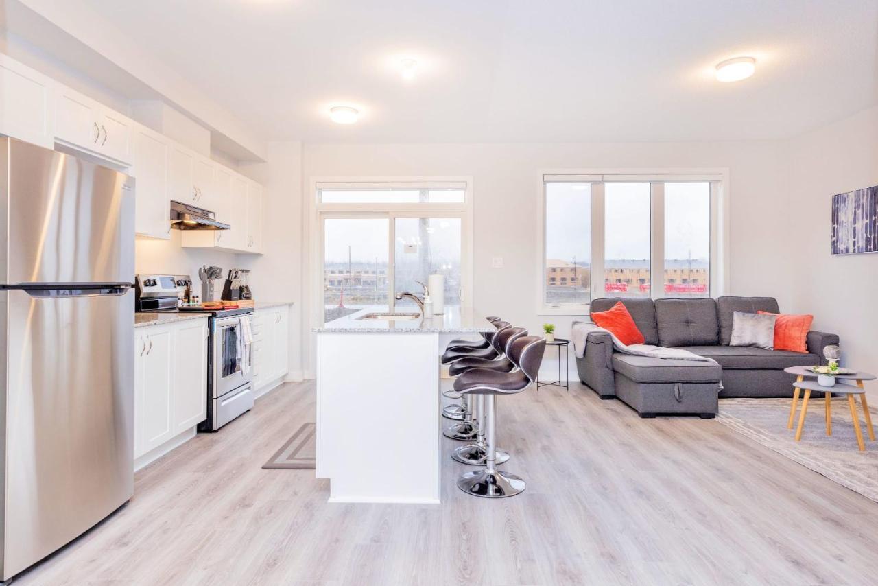 Modern 3br Townhouse In Stittsville