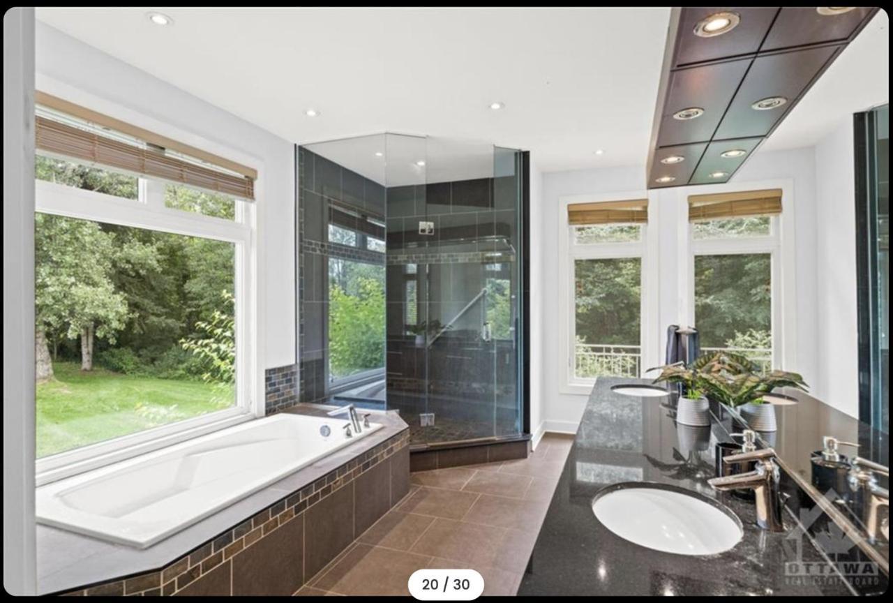 Ottawa's Finest: Mansion In A Quiet Neighbourhood! *