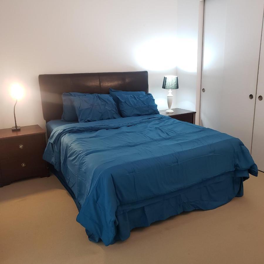 Lovely Guest Entire Minutes From Airport Guest house Ottawa