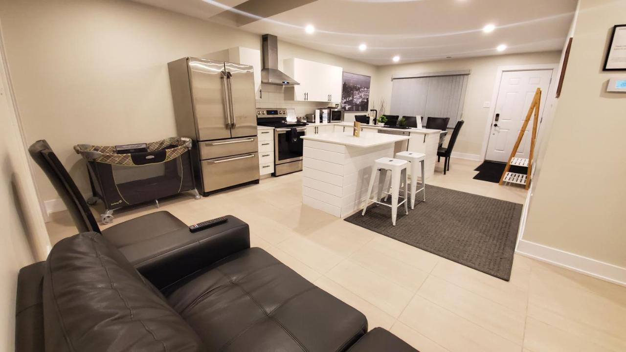 Holiday home 3 Bedroom Home, 3 Queen Beds, Close To All Amenities Ottawa