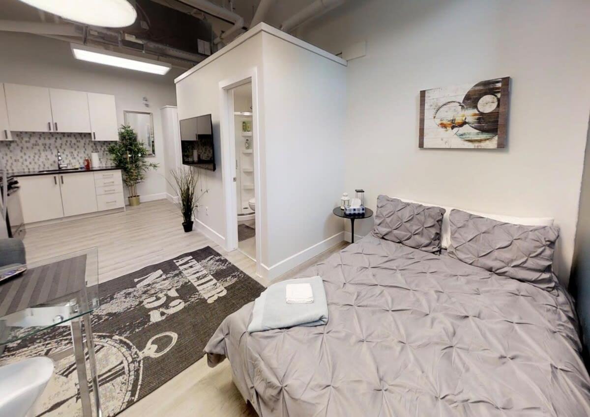 Bed & Breakfast Bachelor In Downtown *