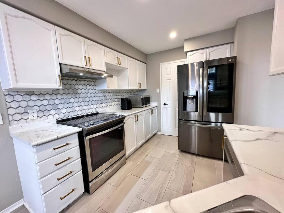 B's King Holiday home Ottawa