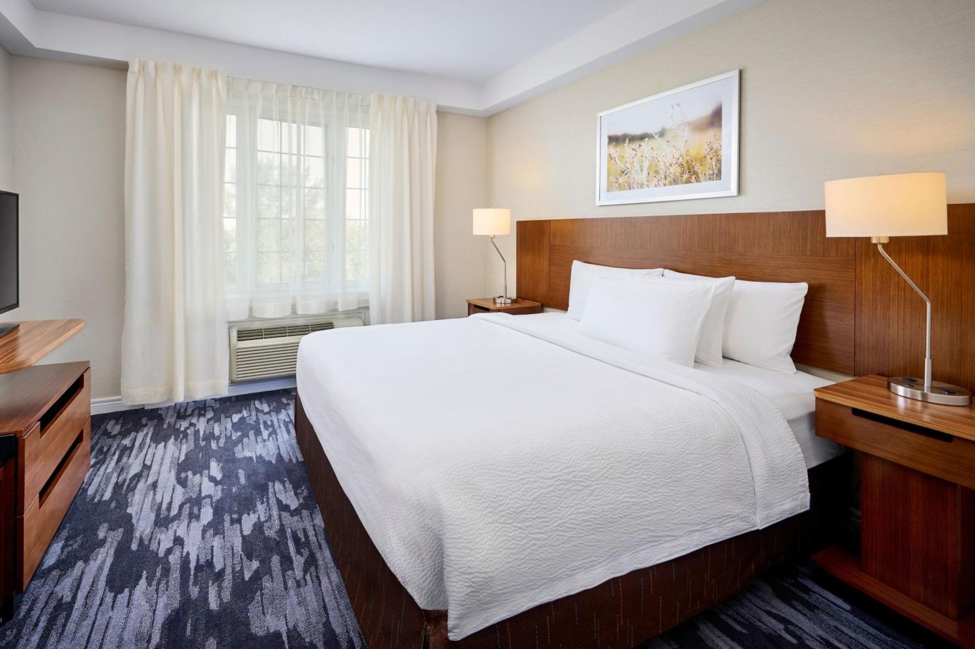 Hotel Fairfield & By Marriott Kanata Ottawa