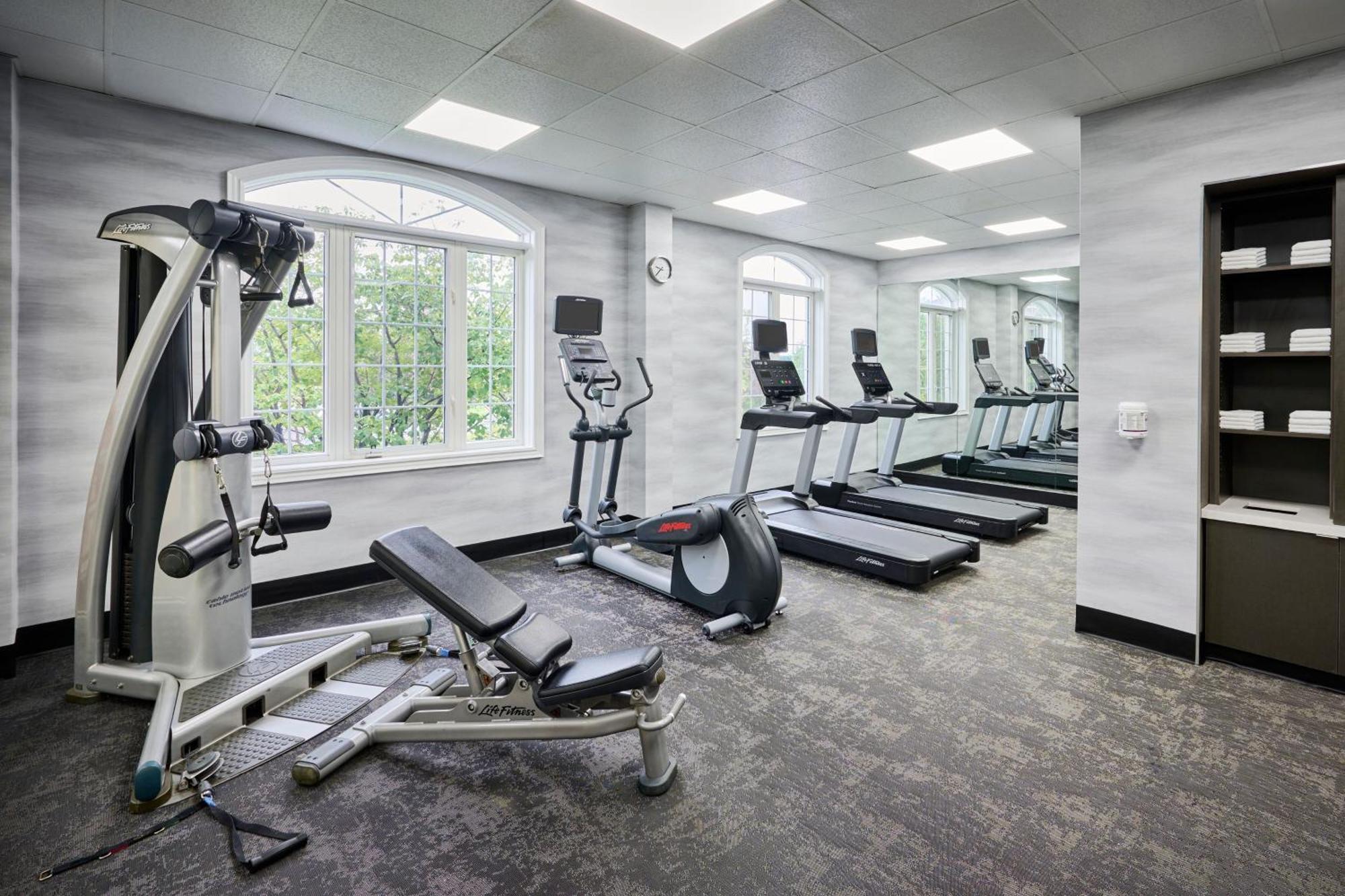 Hotel Fairfield & By Marriott Kanata