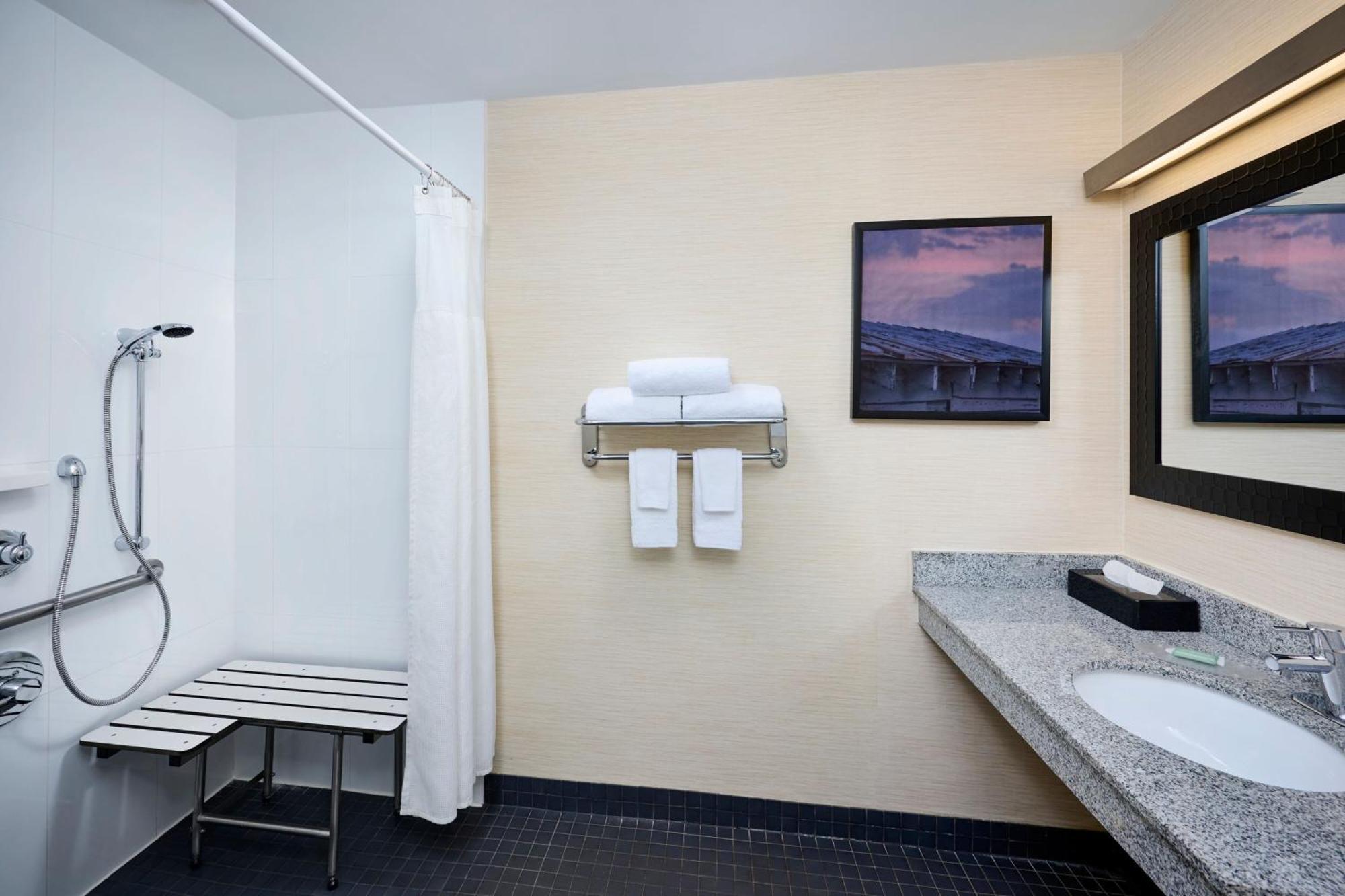 Hotel Fairfield & By Marriott Kanata Ottawa