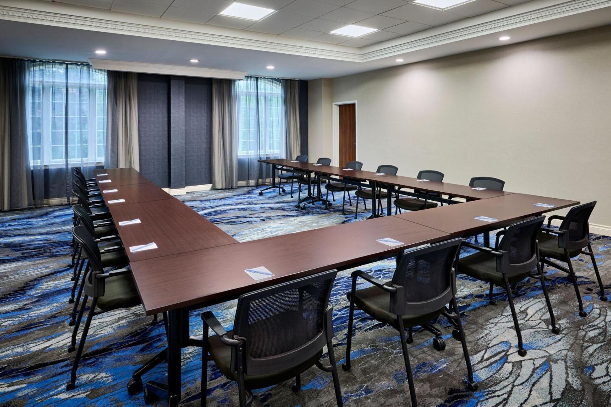Fairfield & By Marriott Kanata Hotel