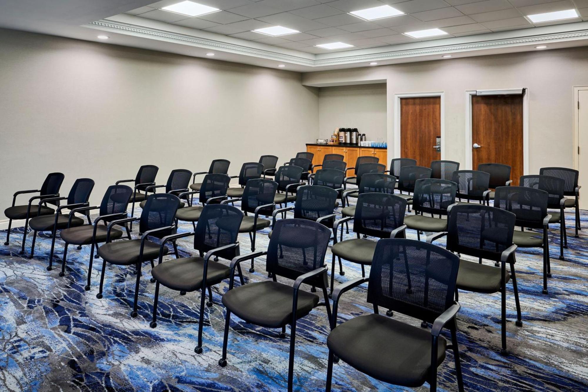 Hotel Fairfield & By Marriott Kanata