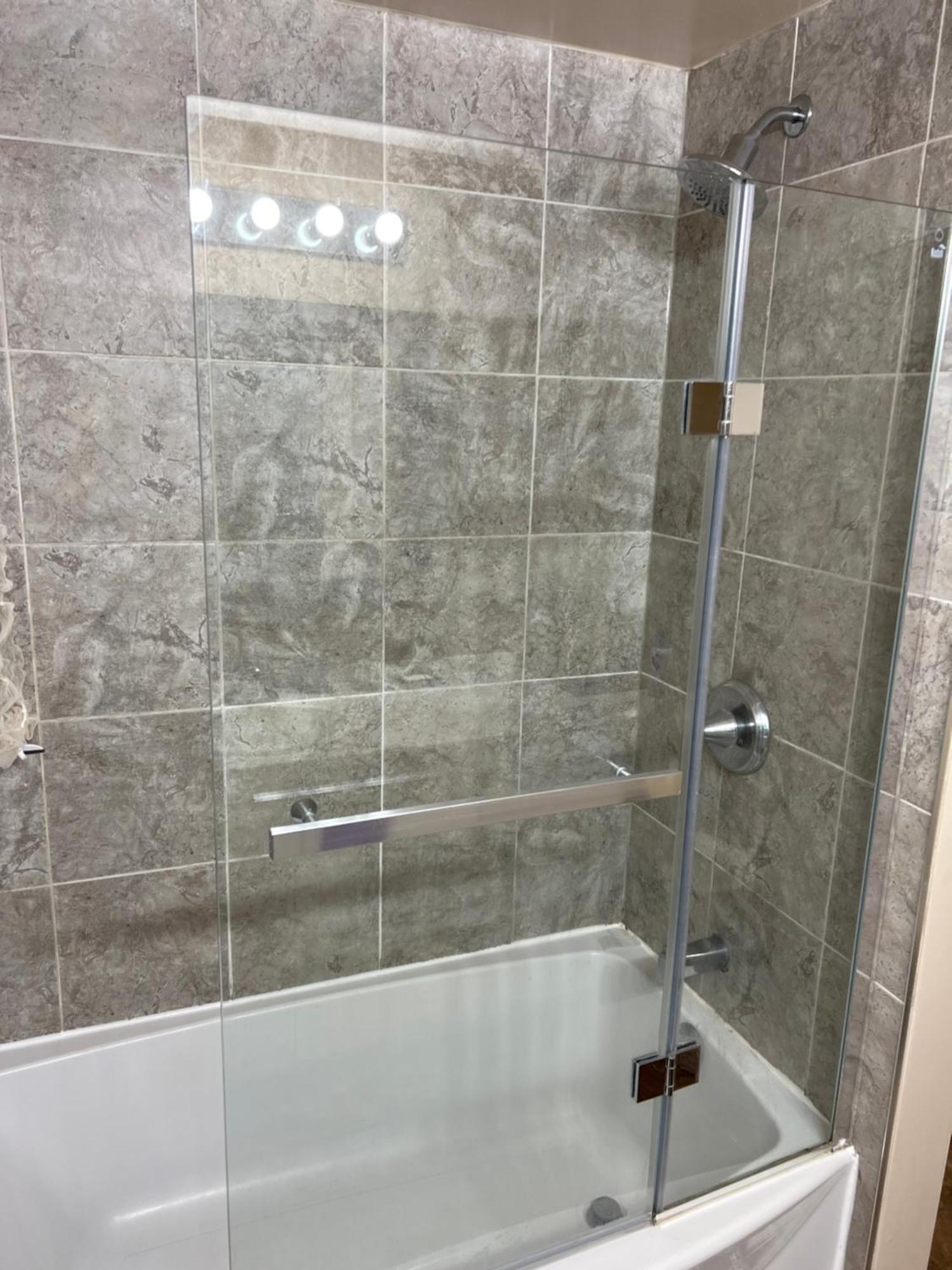 Warm Minimalist Bedroom + Free Parking *