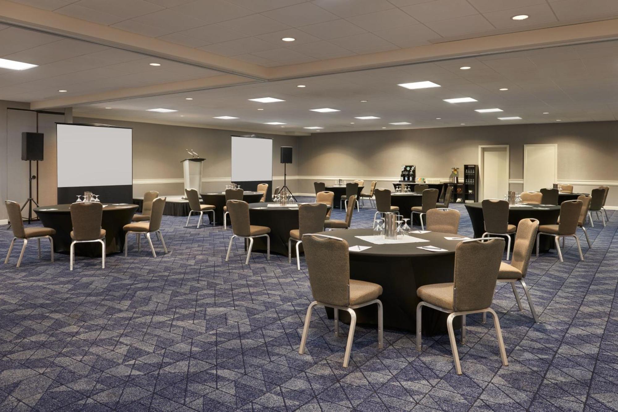 Courtyard By Marriott Downtown