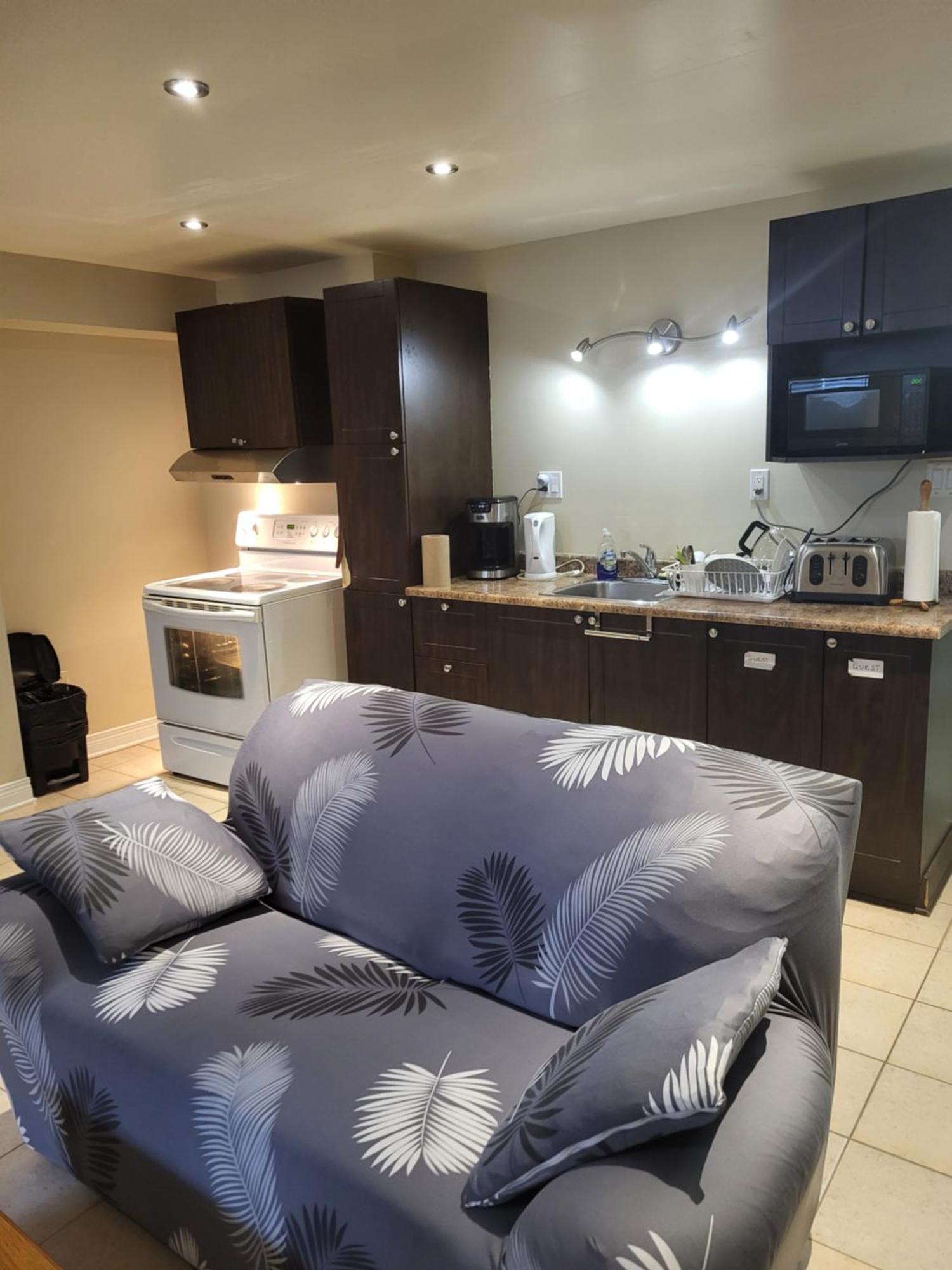 Lovely Guest Entire Minutes From Airport Guest house Ottawa