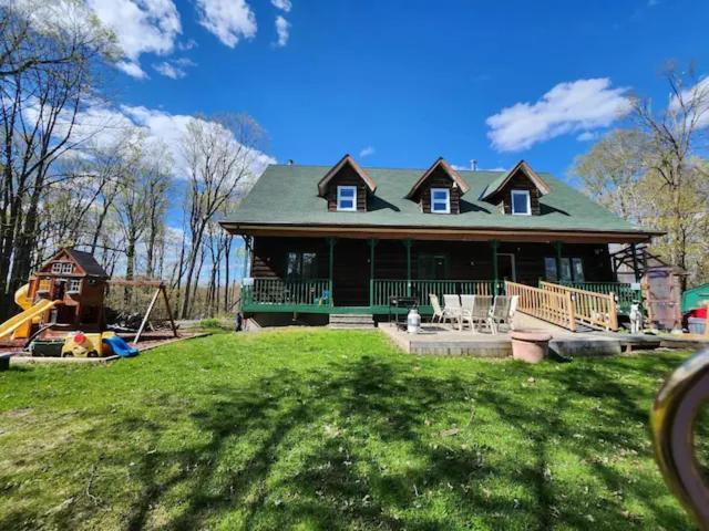 Cozy 4-bedroom Haven For Relaxing Getaways *