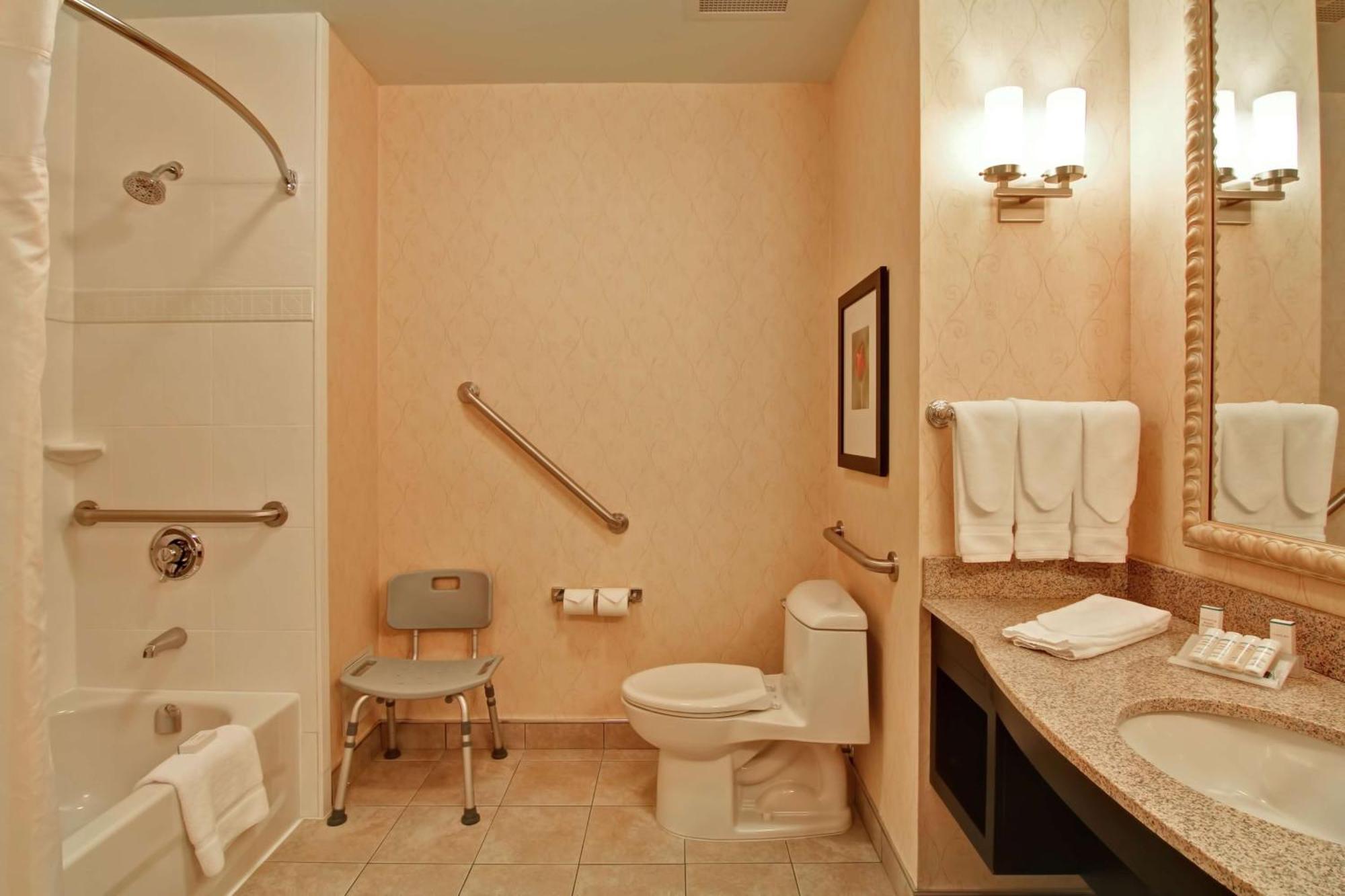 Hilton Garden Airport 3*