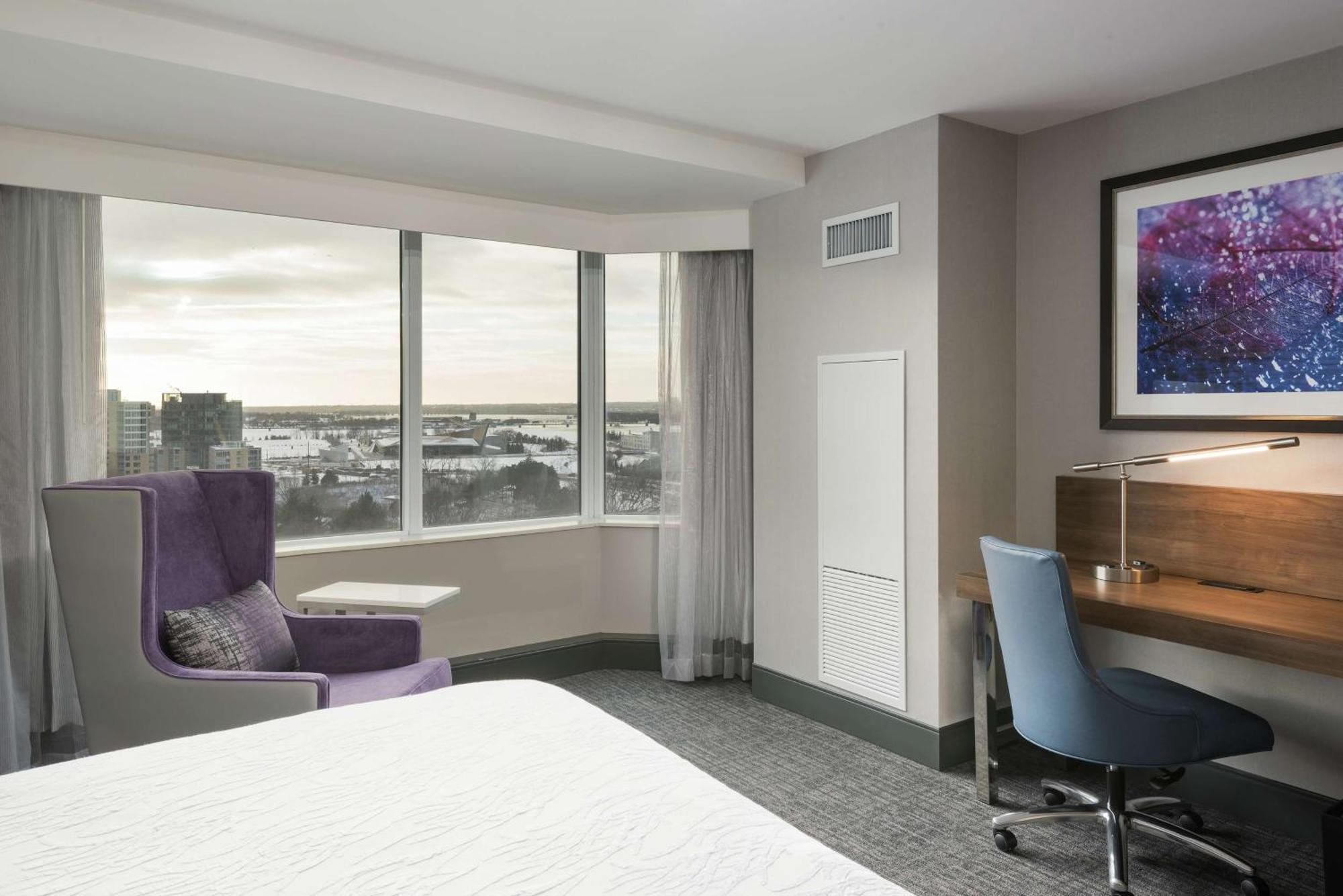 Hilton Garden Downtown 3*