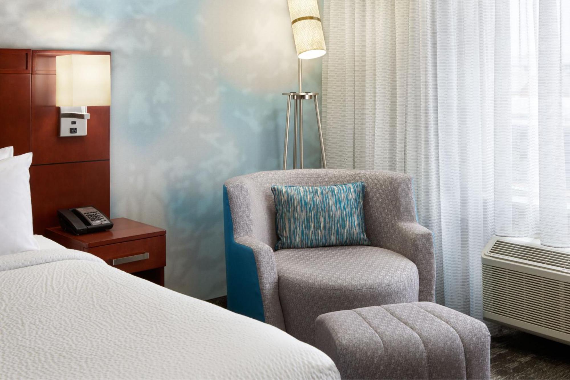 Courtyard By Marriott Downtown Ottawa
