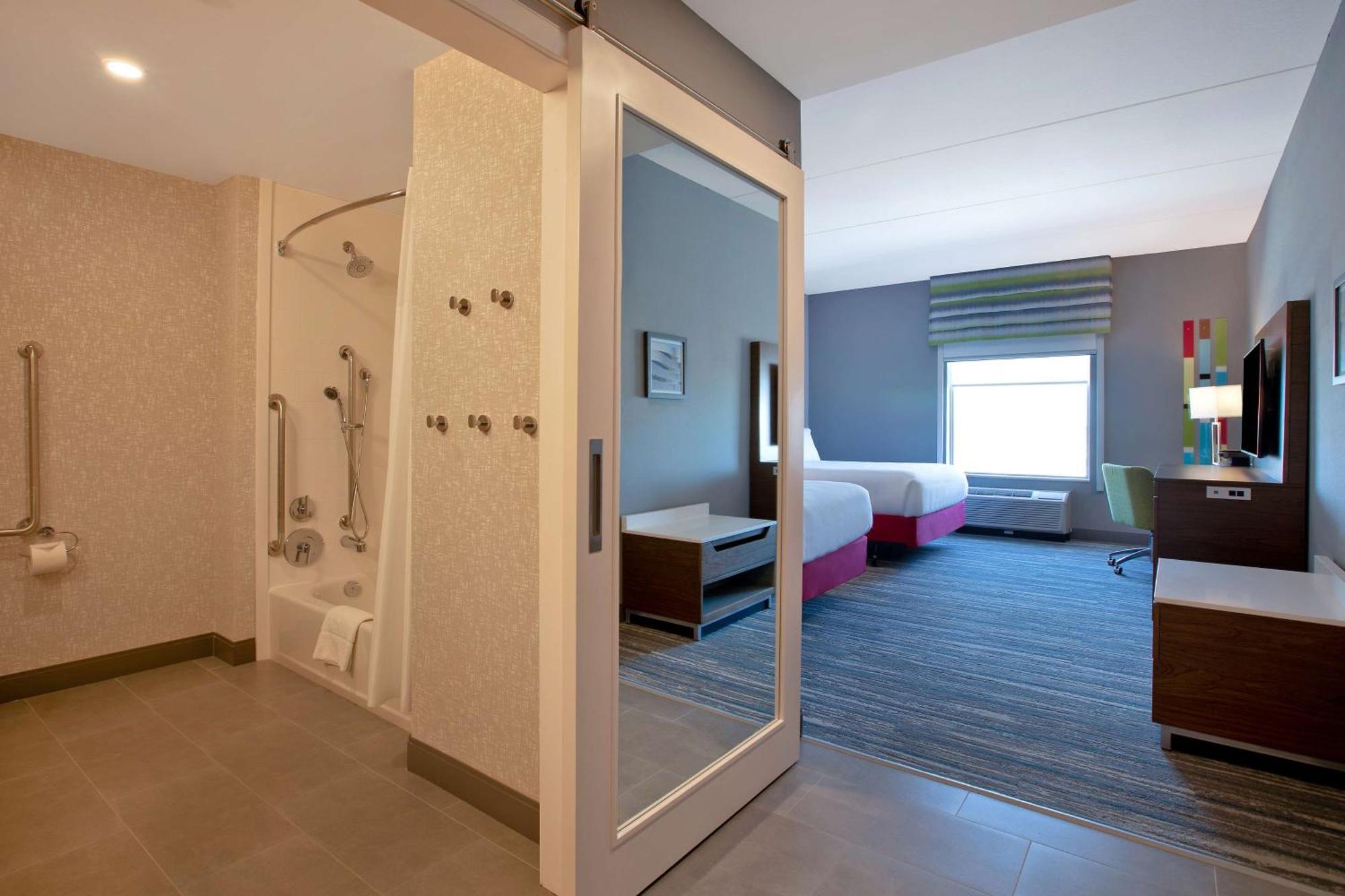 Hampton & West, Ontario, Canada Hotel