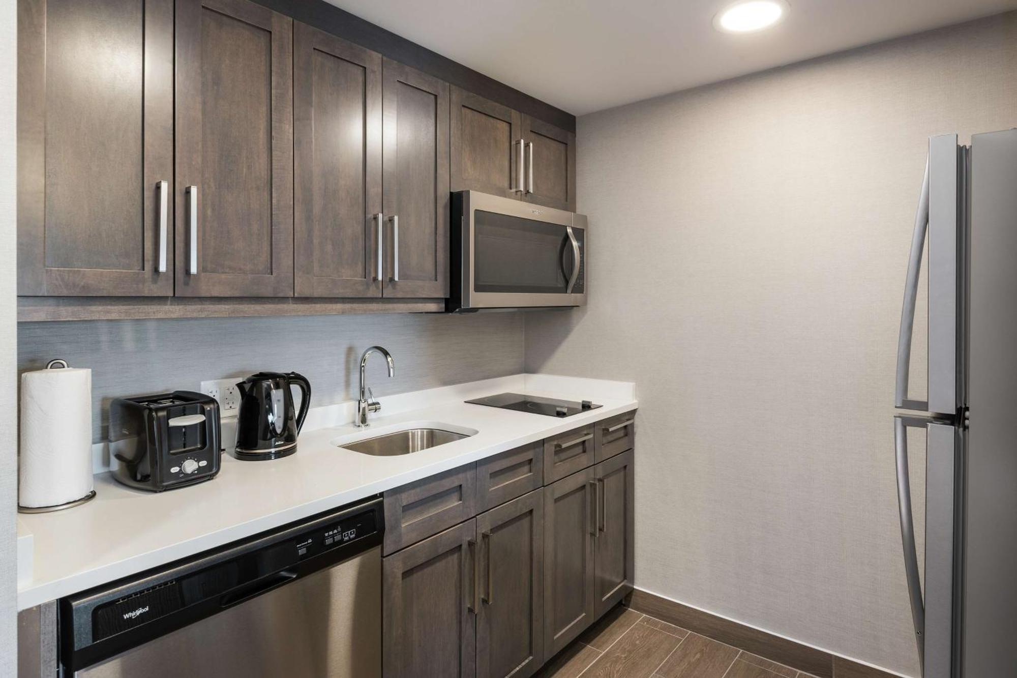 Hotel Homewood By Hilton Airport Ottawa