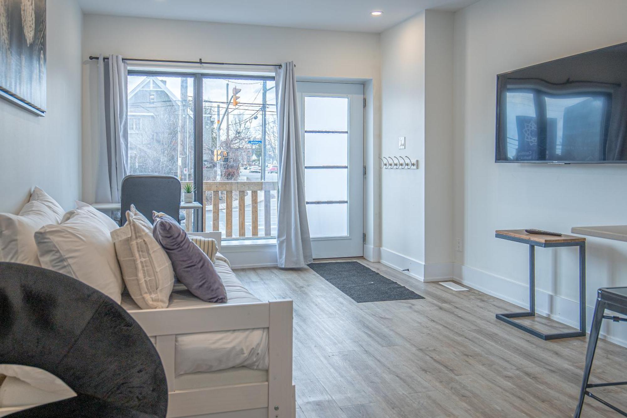 Private Unit In The Heart Of Ottawa, 3 Minutes To Downtown Apartment *