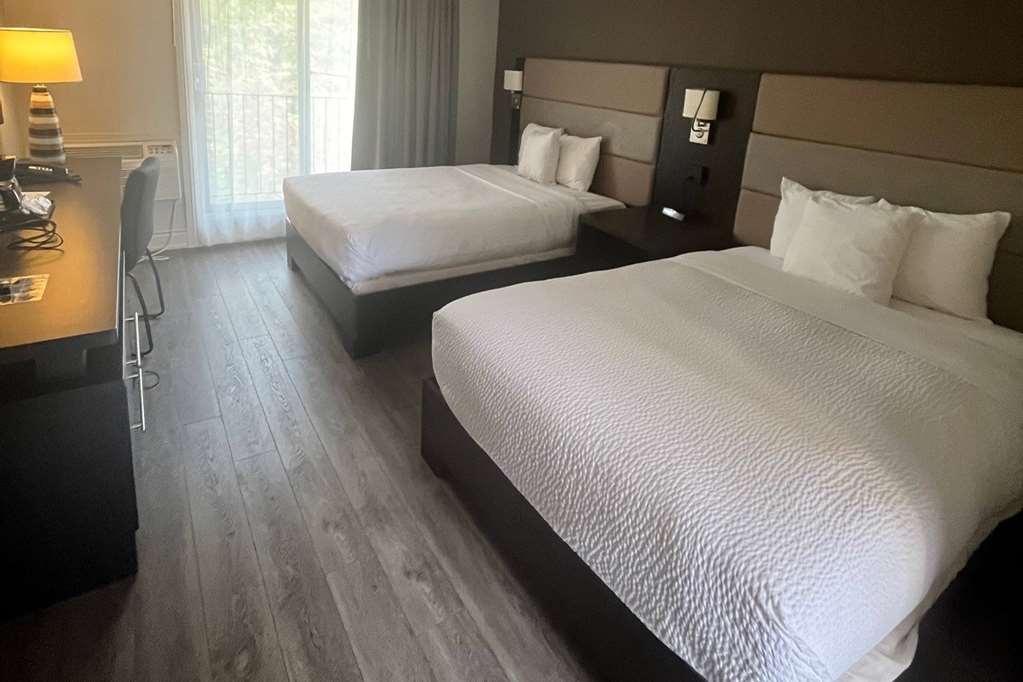 Ramada By Wyndham On The Rideau Hotel