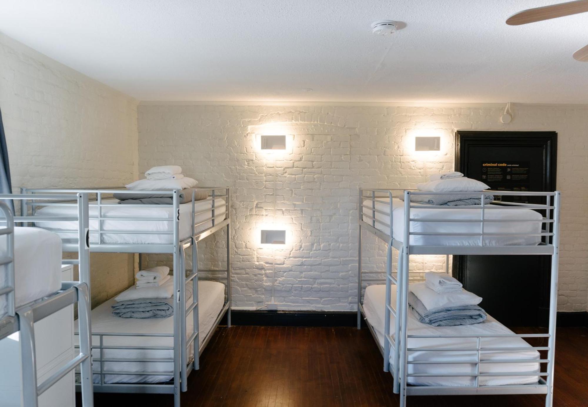 Saintlo Ottawa Jail Hostel