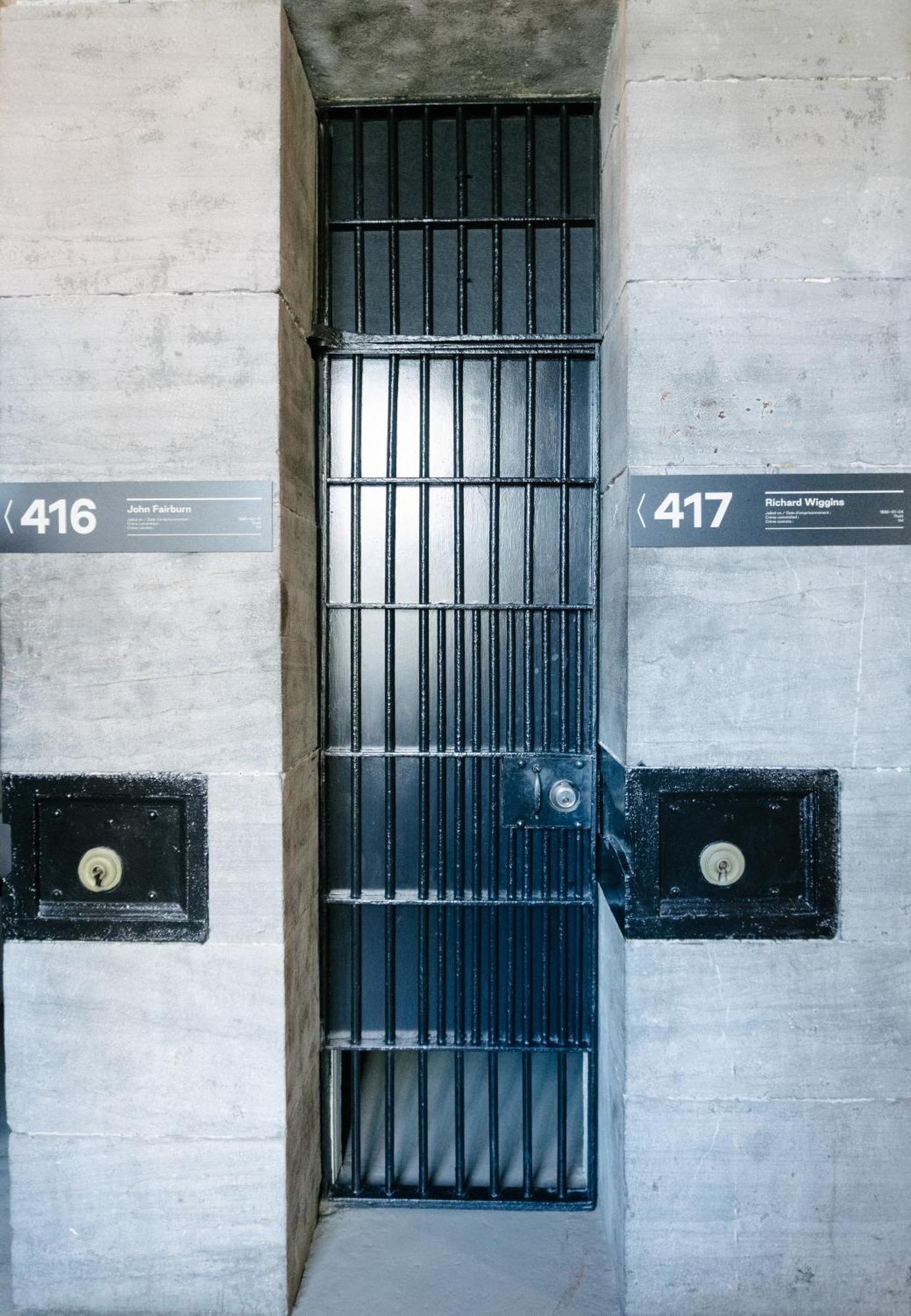 Saintlo Ottawa Jail Hostel *