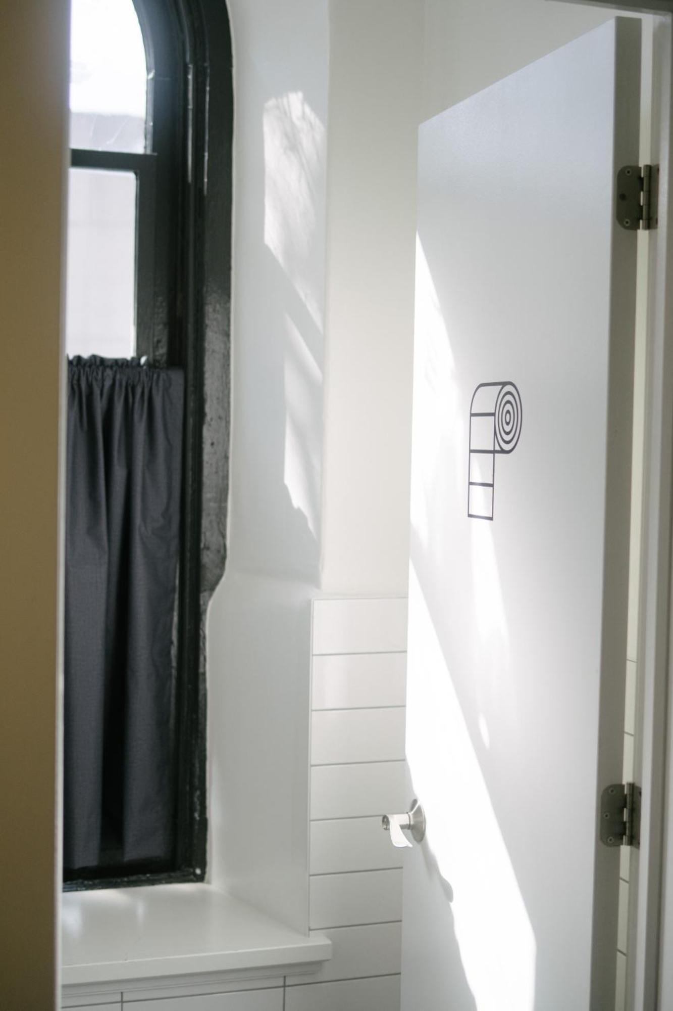 Hostel Saintlo Ottawa Jail Hostel